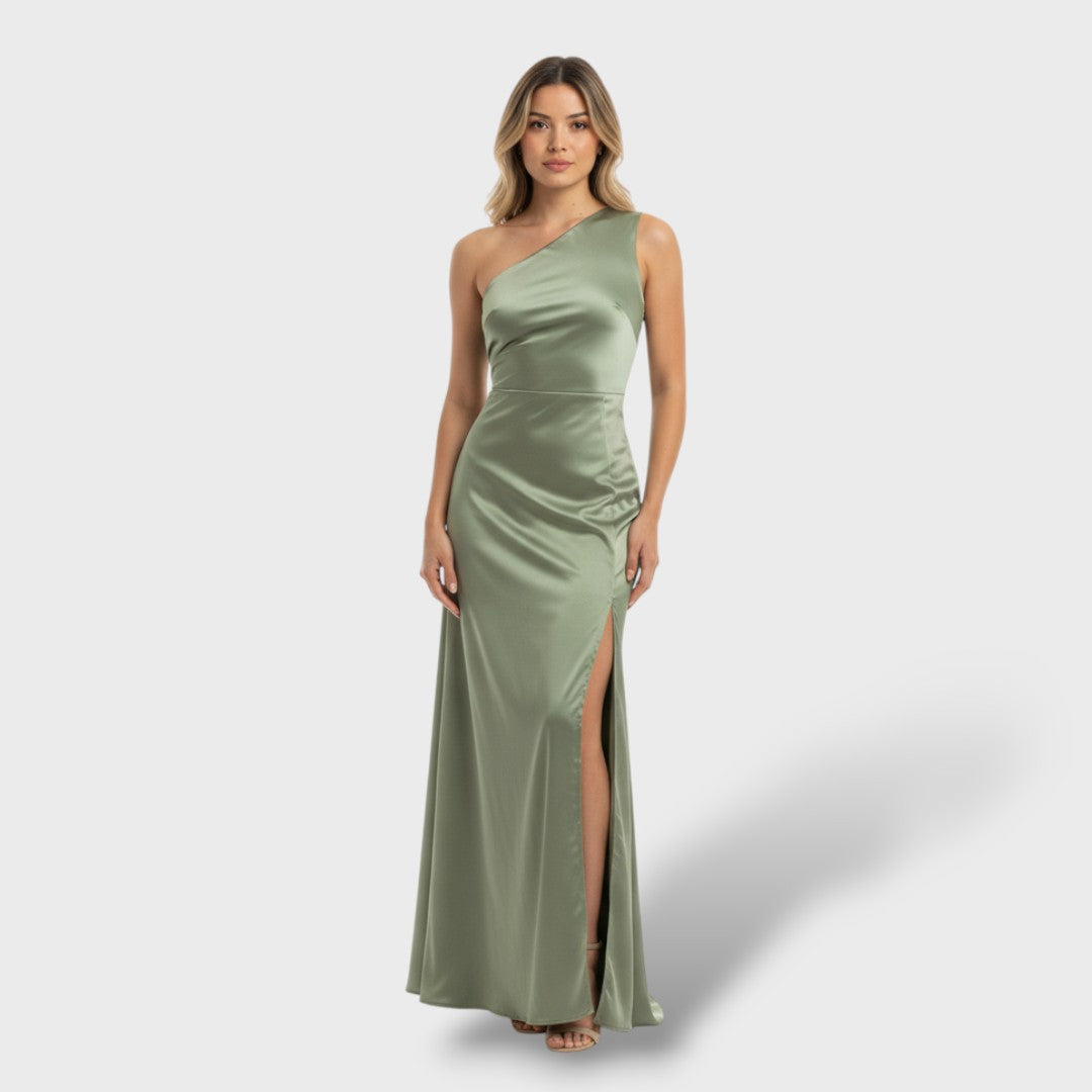 Robe élégante ajustée avec une ouverture asymétrique