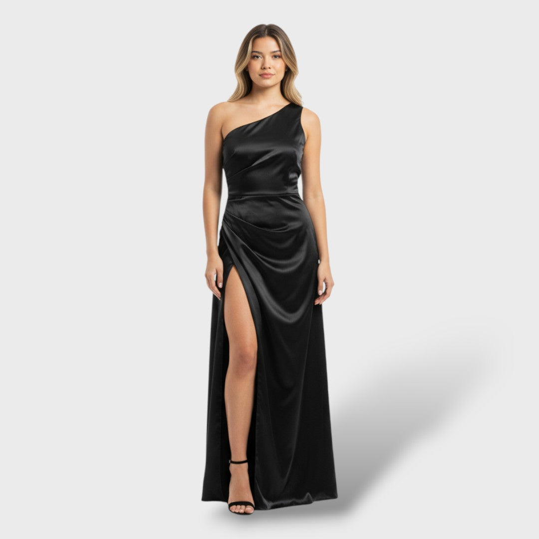 Robe élégante en satin avec fente latérale