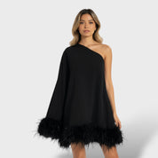 Robe mini asymétrique avec plumes